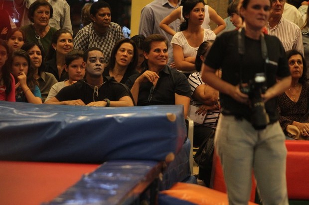 Claudia Raia e Edson Celulari assitem à apresentação da filha Sophia no Rio (Foto: Delson Silva/ Ag. News)