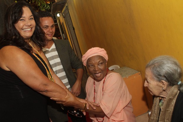Solance Couto com o marido Jamerson em homenagem à atriz Chica Xavier no Rio (Foto: Raphael Mesquita/ Divulgação)