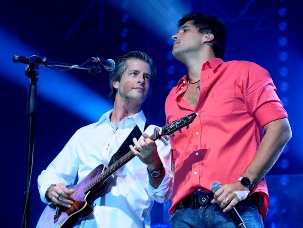 Victor e Leo no lançamento do novo CD da dupla, 'Amor de alma', em São Paulo (Foto: Francisco Cepeda/ Ag.News)