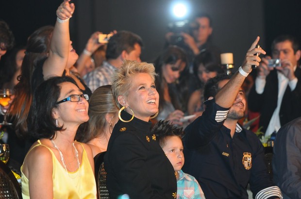 Xuxa em show da dupla Victor e Leo em Uberlândia, Minas Gerais (Foto: Francisco Cepeda/ Ag.News)