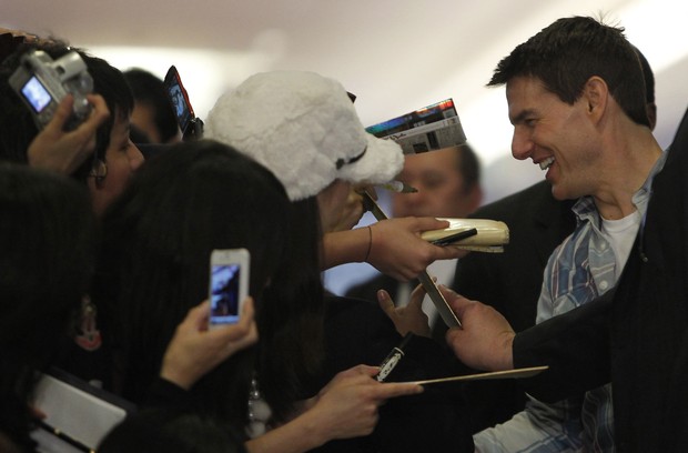 Tom Cruise desembarca em Tóquio, no Japão, para divulgar o filme ‘Missão Impossível 4: Protocolo Fantasma’ (Foto: Reuters/ Agência)