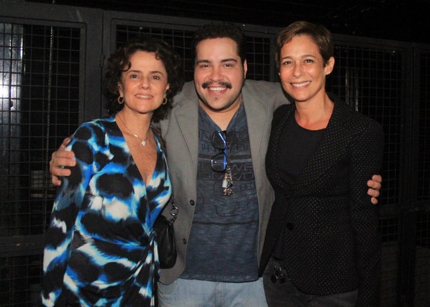 Andréa Beltrão, Tiago Abravanel e Marieta Severo no camarim (Foto: Ag. News/Rodrigo dos Anjos)
