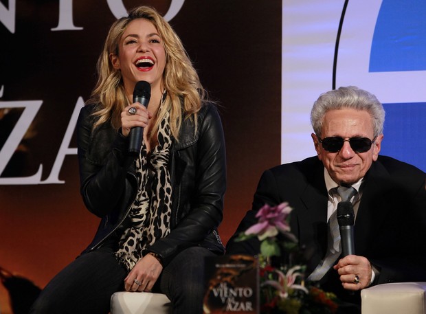 Shakira lança livro com a presença do pai William Mebarak na Colômbia (Foto: Reuters/ Agência)
