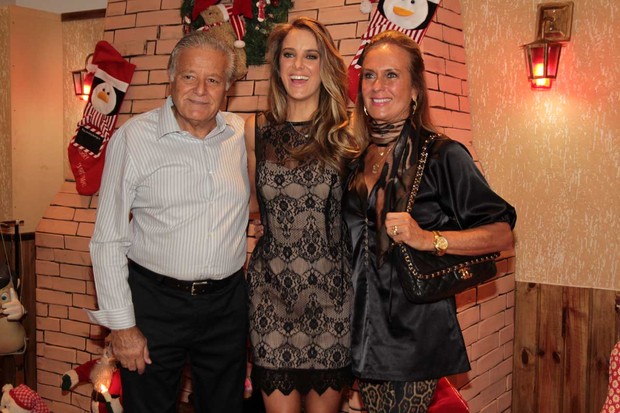 Ticiane Pinheiro com os pais em festa em São Paulo (Foto: Orlando Oliveira/ Ag. News)