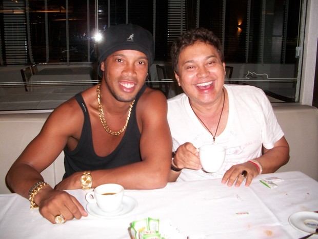 Ronaldinho Gaúcho e Glaycon Muniz em churrascaria no Rio (Foto: Divulgação)