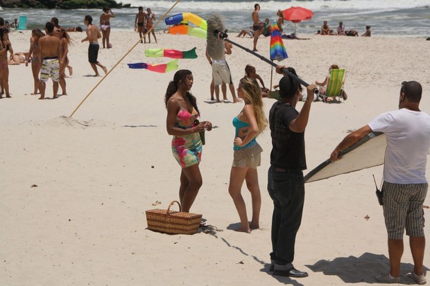 Gravação de Fina Estampa na praia da Barra, na Zona Oeste do Rio (Foto: PhotoRioNews/Clayton Militão)