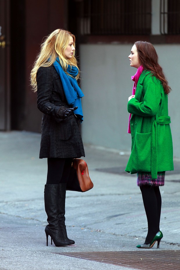 Blake Lively e Leighton Meester gravando cenas de 'Gossip Girl' em Nova York (Foto: Getty Images)