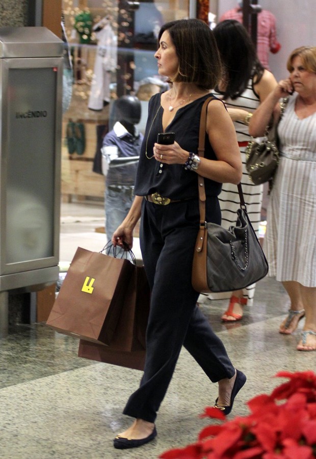 Fátima Bernardes passeia em shopping carioca (Foto: Marcus Pavão / AgNews)