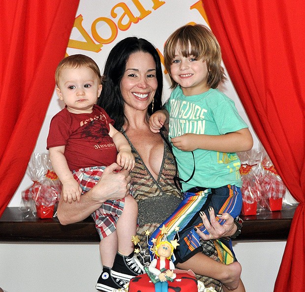 Danielle Winits e os seus filhos Guy e Noah (Foto: Divulgação/ Divulgação)