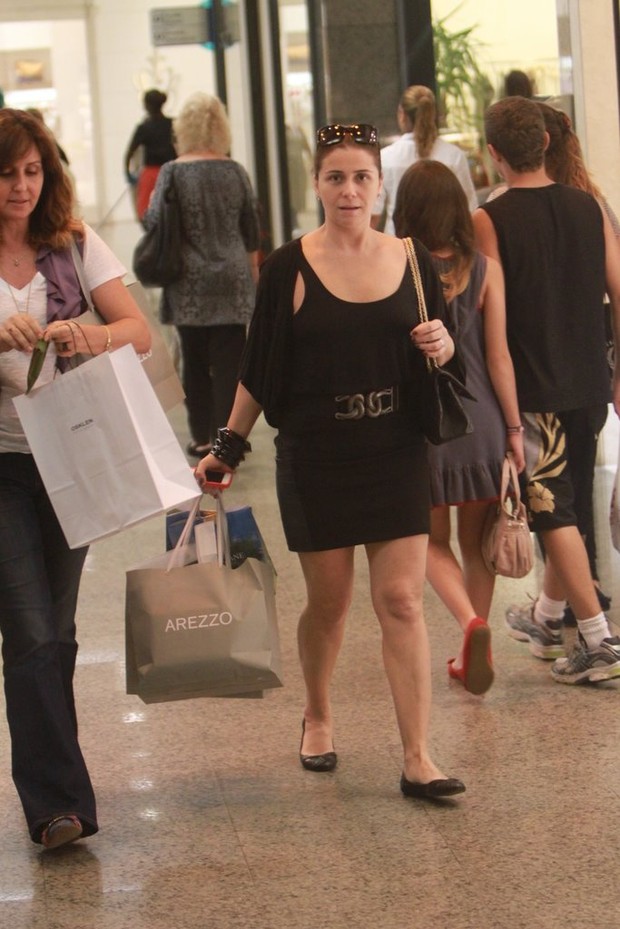 Giovanna Antonelli em shopping na Barra da Tijuca, Zona Oeste do Rio (Foto: Marcos Pavão/ Ag. News)