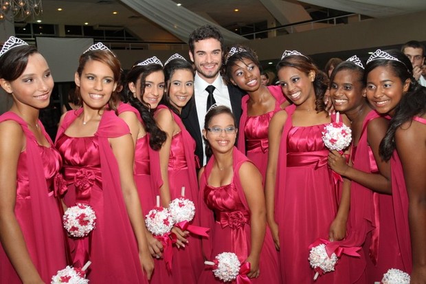 Sidney Sampaio no baile de debutantes do projeto 'Rio, Sou Também Adolescente 2011' (Foto: Anderson Borde/ Ag. News)