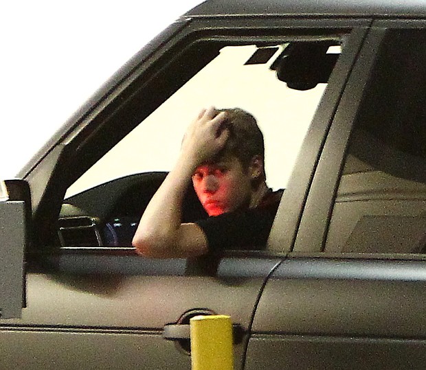 Justin Bieber visita a namorada Selena Gomez e a sogra em hospital em Los Angeles, nos Estados Unidos - X17 (Foto: X17/ Agência)