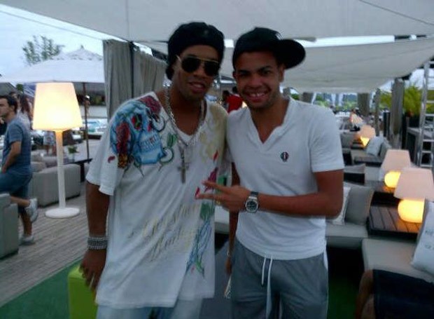 Ronaldinho Gaúcho e Dentinho (Foto: Reprodução/ Twitter)