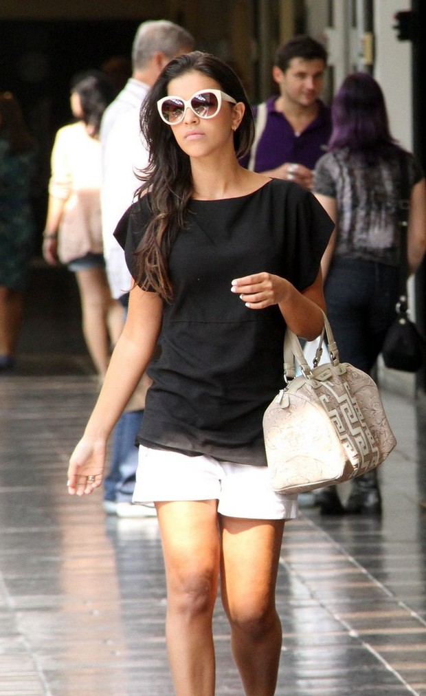 Mariana Rios passeia em shopping do Rio (Foto: Daniel Delmiro / AgNews)