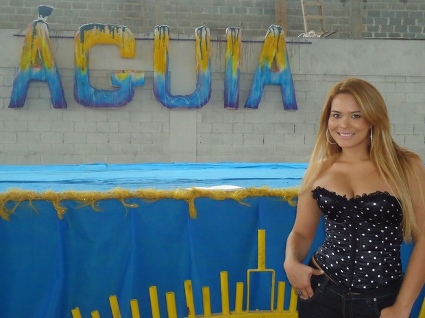 Geisy Arruda em visita à escola de samba Águia de Ouro (Foto: Reprodução / Facebook)