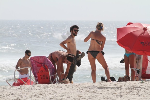 Caio Blat na praia da Barra (Foto: Jeferson Ribeiro / AgNews)