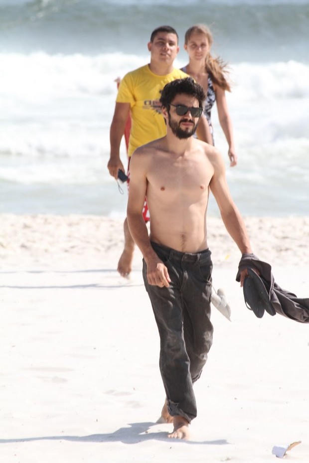 Caio Blat na praia da Barra (Foto: Jeferson Ribeiro / AgNews)