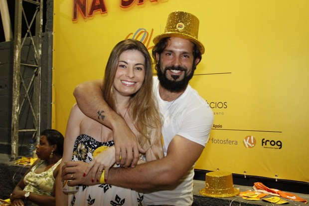 Iran Malfitano e amulher Elaine Albano na quadra da São Clemente em Botafogo, Zona Sul do Rio (Foto: Felipe Panfili/ Ag. News)