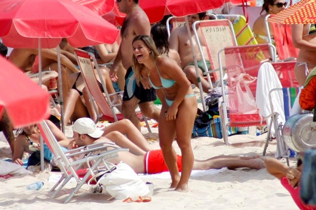 Jade Barbosa em praia do Rio (Foto: J. Humberto/Ag News)