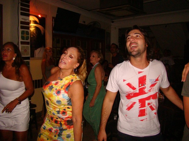 Susana Vieira e Sandro Pedroso dançam em evento (Foto: Divulgação/Ag. Mural da Fama)