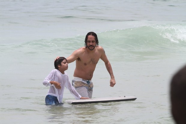 Gabriel O Pensador com o filho (Foto: Jeferson Ribeiro/Agnews)
