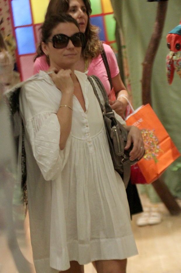 Giovanna Antonelli no shopping (Foto: Marcos Ferreira / Photo Rio News)