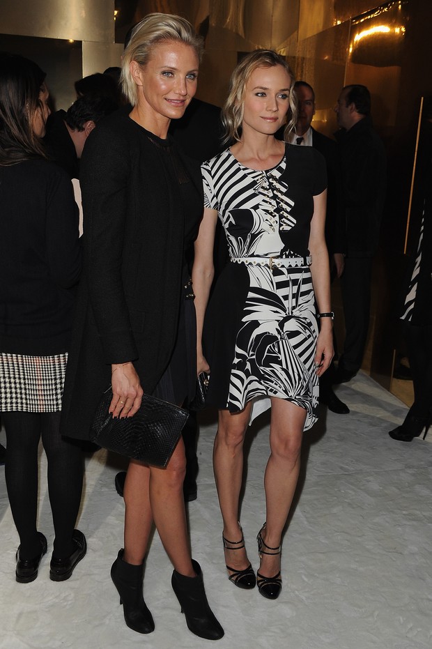 Cameron Diaz e Diane Kruger no desfile da Versace na semana de moda de Paris (Foto: Getty Images/ Agência)