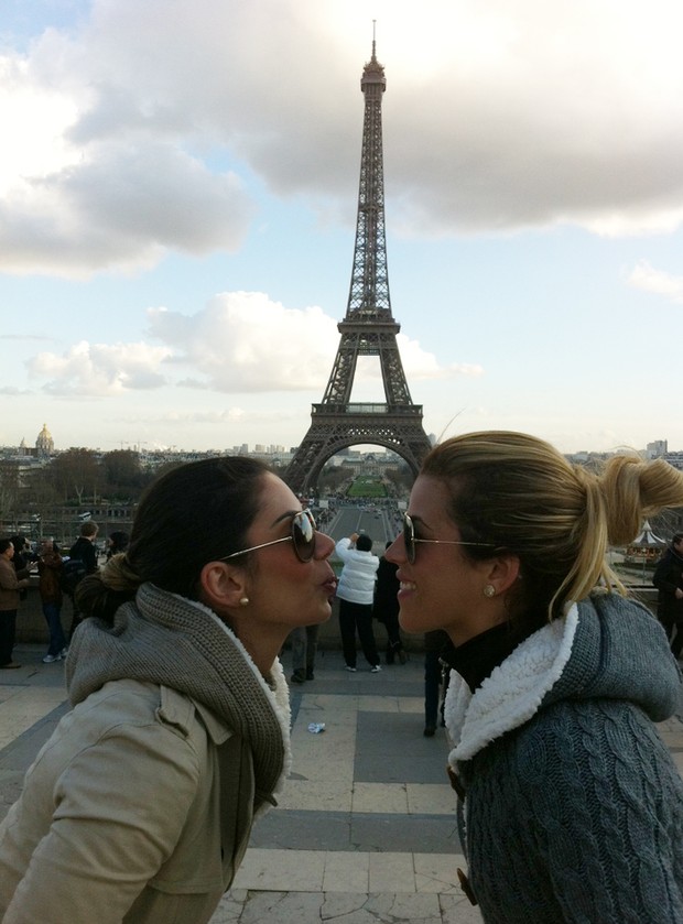 A Miss Bumbum e a vice visitam Paris (Foto: Cacau Oliver / Divulgação)