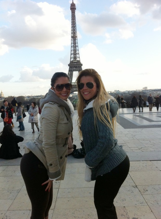 A Miss Bumbum e a vice visitam Paris (Foto: Cacau Oliver / Divulgação)