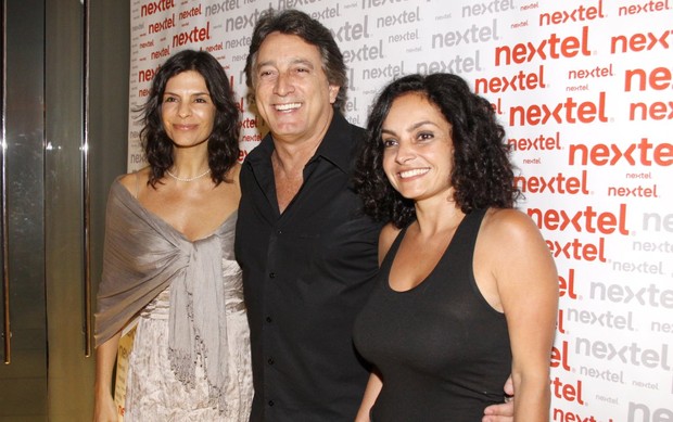Helena Ranaldi, Eduardo Galvão e Iasmim Gazzal em festa no Rio (Foto: Isac Luz/ EGO)
