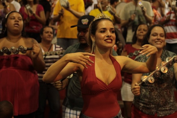 Monique Alfradique na quadra da Viradouro em Niterói, no Rio (Foto: Marcello Sá Baretto/ Photo Rio News)