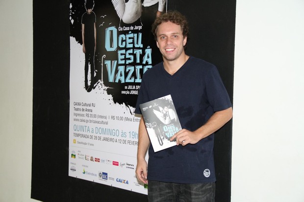 João Velho em sessão para convidados da peça "O Céu Está Vazio" (Foto: Roberto Filho / AgNews)