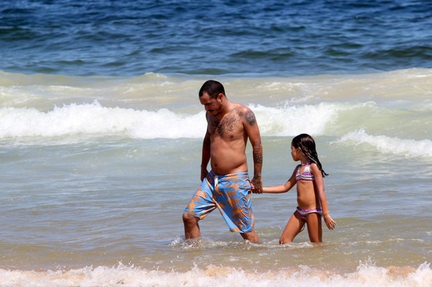 Marcelo D2 com a filha (Foto: Wallace Barbosa/Agnews)