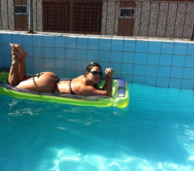 Mulher Melancia na piscina (Foto: Divulgação)
