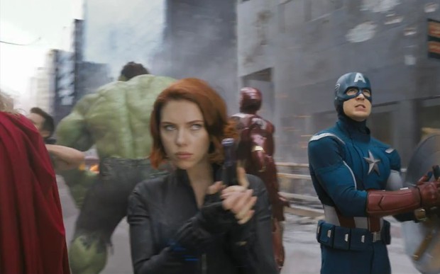 Scarlett Johansson como 'Viúva Negra' no trailer do filme 'Os Vingadores' (Foto: YouTube / Reprodução)