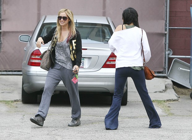 Ashley Tisdale e Vanessa Hudgens em Los Angeles, nos Estados Unidos (Foto: Honopix/ Agência)