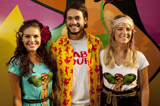 Paloma Bernardi, Raphael Viana e Giovanna Ewbank em desfile em Recife (Foto: Daniela Nader/ Divulgação)