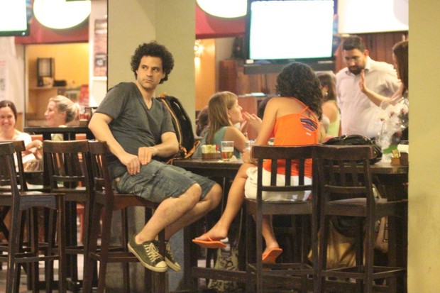 Bruno Garcia em restaurante na Zona Sul do Rio (Foto: Fausto Candelária/ Ag. News)