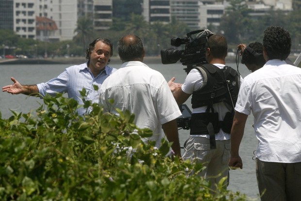 Tony Ramos grava vinheta na Lagoa, no Rio (Foto: Edson Teófilo / Photo Rio News)