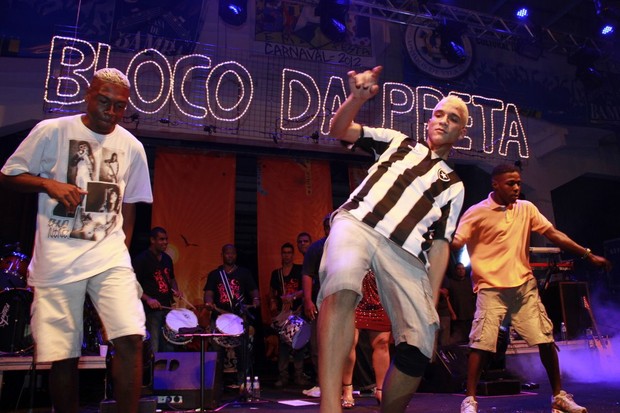 Dançarinos no show de Preta (Foto: Isac Luz/EGO)