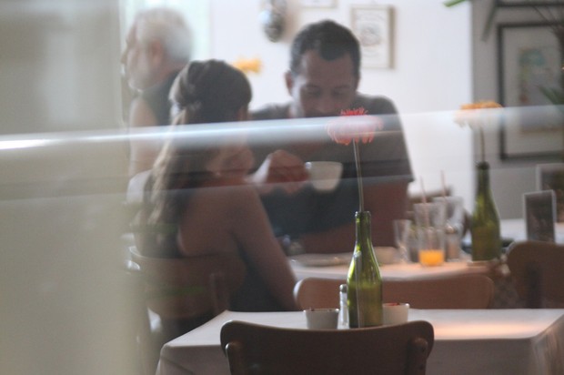 Malvino Salvador e Sophie Charlotte almoçam juntos (Foto: Marcos Ferreira / Photo Rio News)