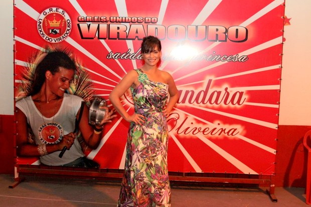 Suzana Pires é homenageada na Viradouro (Foto: Marcello Sá Barreto / Photo Rio News)