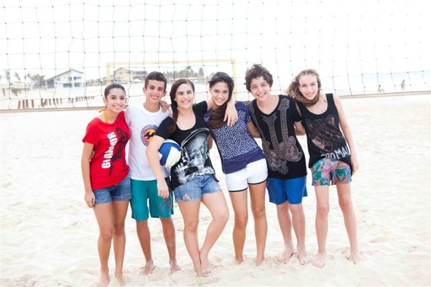 Lívian Aragão com amigos em Fortaleza (Foto: Divulgação)