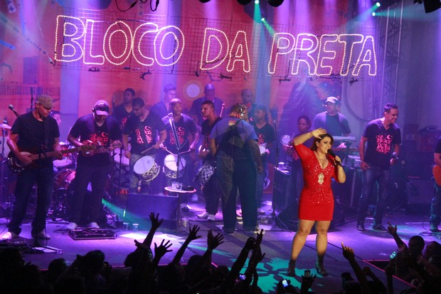 Preta Gil fez show no Salgueiro (Foto: Isac Luz/EGO)