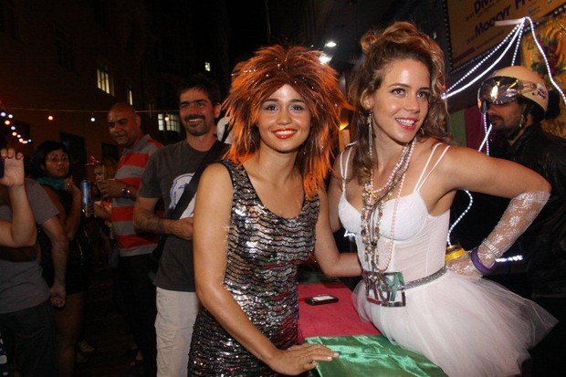 Leandra Leal curet baile de carnaval (Foto: Onofre Veras/Ag News)