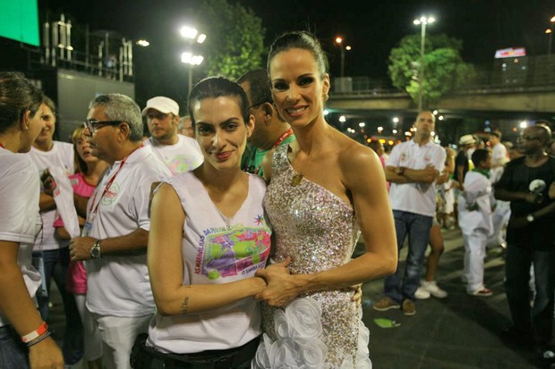 Cleo Pires e Ana Furtado no desfile mirim da Grande Rio (Foto: André Muzell / AgNews)