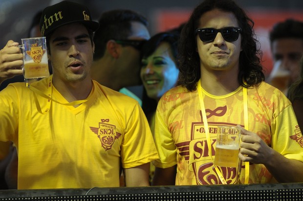 Caio Castro e Guilherme Bodry em Salvador (Foto: Francisco Cepeda/AgNews)