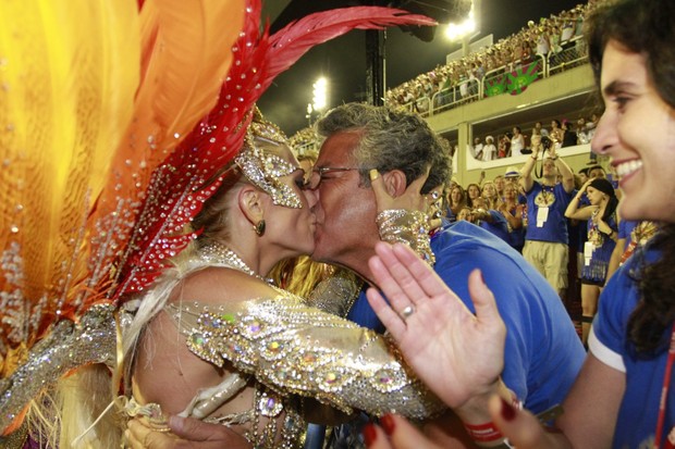 Antônia Fontenelle beija Marcos Paulo na Avenida (Foto: Felipe Panfili/AgNews)