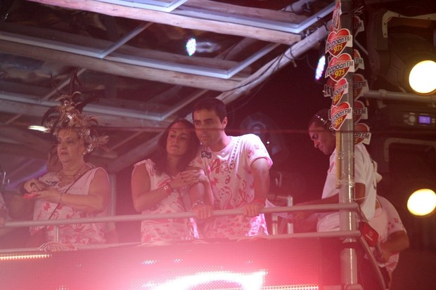 Ricardo Pereira e a mulher em camarote de Salvador (Foto: Wallace Barbosa / AgNews)