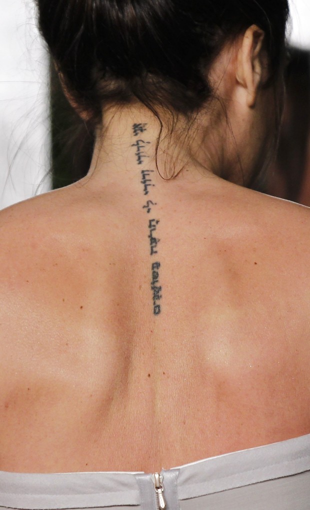Victoria Beckham e sua tatuagem (Foto: Reuters/Agência)